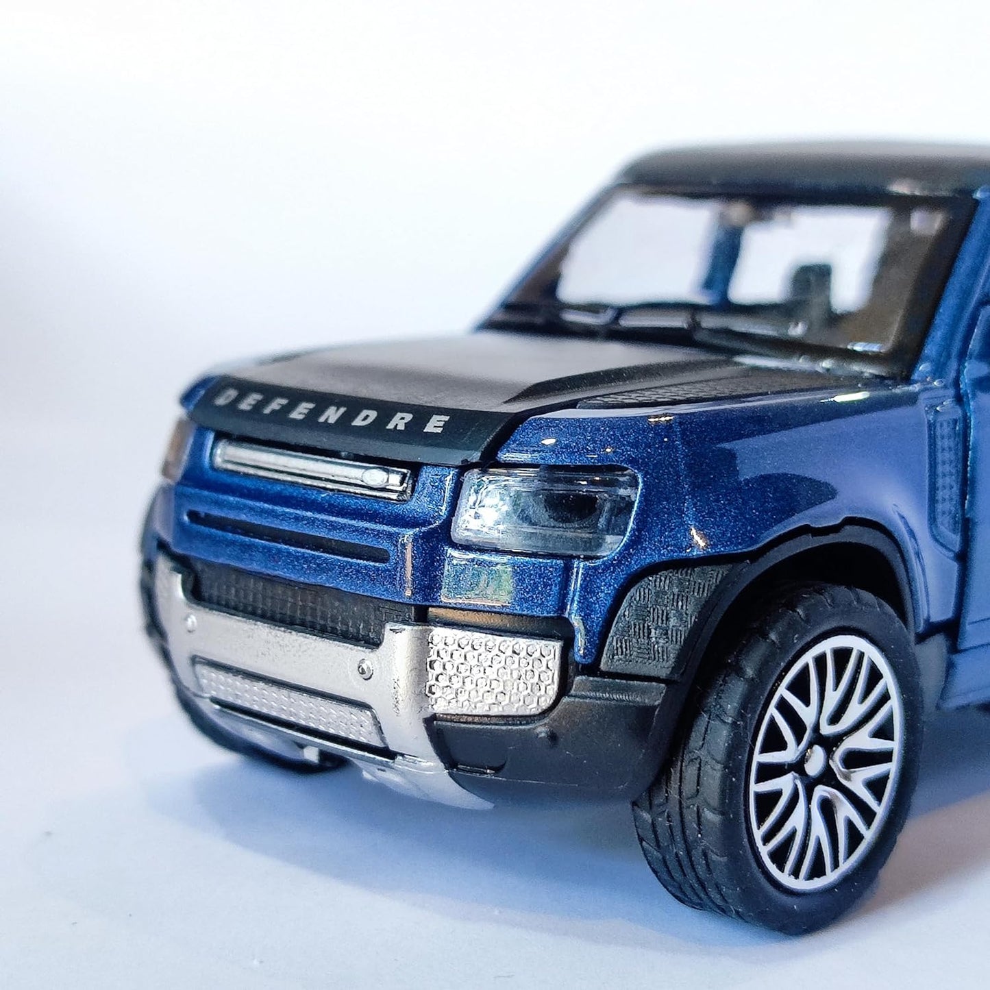 Shhouk Hobbies n Toys 1:32 Scale Die Cast Pull Back Defender Car (Blue)