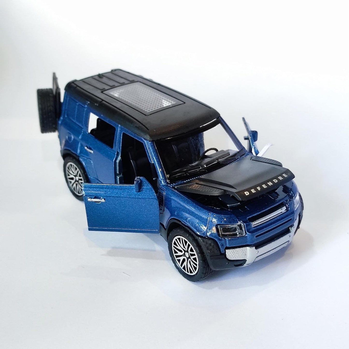 Shhouk Hobbies n Toys 1:32 Scale Die Cast Pull Back Defender Car (Blue)